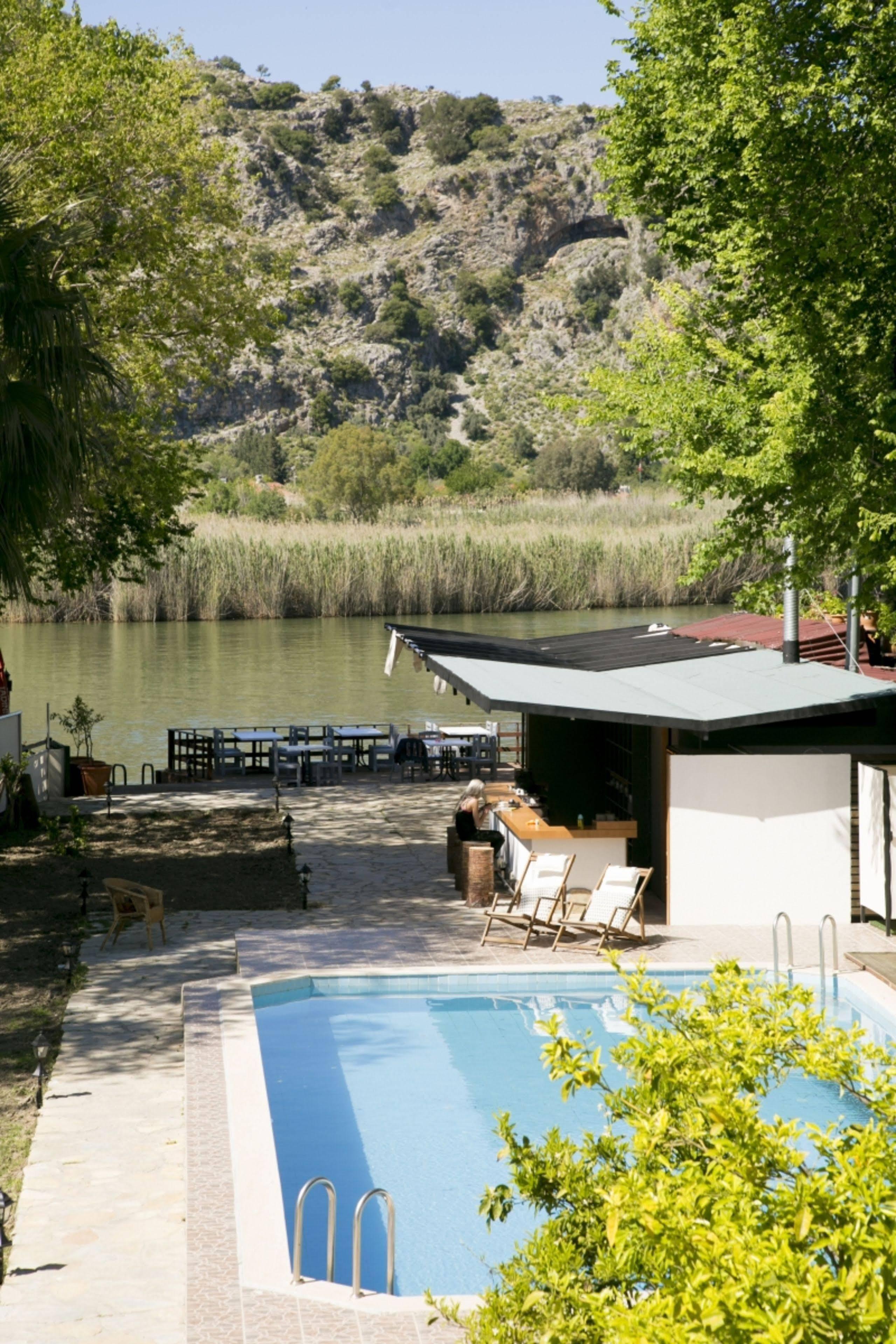 Holiday Hotel Dalyan 2*