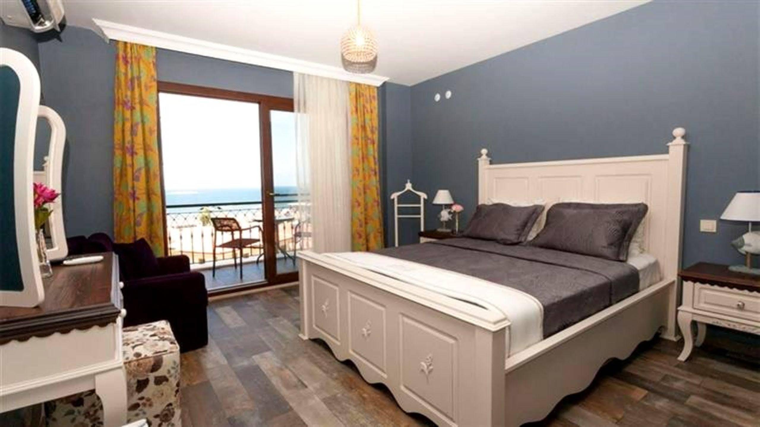 Niluefer Butik (adults Only)