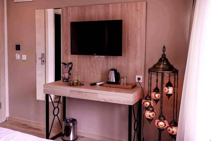 The Lola Hotel