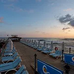 Palmeras Beach Hotel