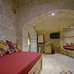 Vigneron Cave Hotel