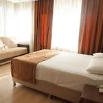 River Hotel
