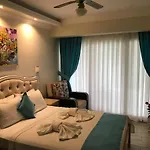 Mola Hotel