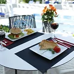 Ascot Hotel Bueyuekada