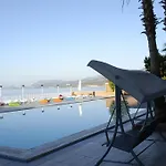 Lades Hotel