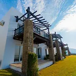 Grand Sea View Aparts