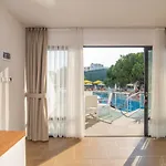 Ponz Hotel