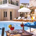 Villa Mystic Private Pool-Garden & Sea Views In Central Location