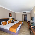 Queen\'S Park Goynuk Hotel
