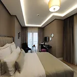Le Petit Palace Hotel - Special Category