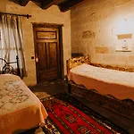 Holiday Cave Hotel
