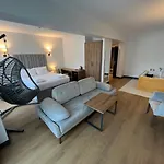 Lake Life Hotel