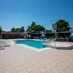 Lake Life Hotel