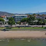 Lake Life Hotel