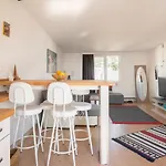 Central, Cozy, 15 Min Walk To The Beach, Fast Wi-Fi, Free Parking, 4Ppl