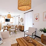 Villa Aka