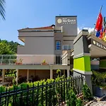 Rich Melissa Hotel