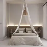 Leo Serenes Hotel