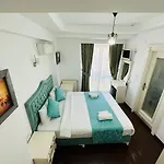 La Petite Maison Hotel