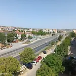 Kumburgaz Sahilde, Sitede, Konforlu, Manzarali Ve Klimali Daire