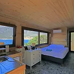 Muhtesem Deniz Manzarali Agac Ev