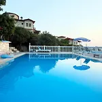 Muhtesem Deniz Manzarali Agac Ev