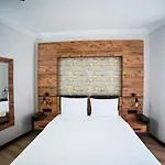 Imroz Adali\'S Butik Otel
