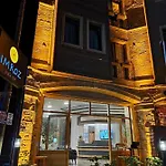 Imroz Adali\'S Butik Otel