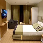 Edwin Plus Hotel