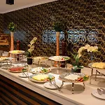 Grand Vaves Hotel