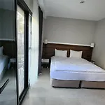 Lulubay Rooms & Suites