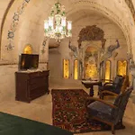 Solo Cave Suites