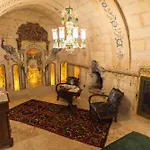 Solo Cave Suites