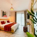 Huzurla Otel