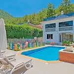 Villa Xclusive
