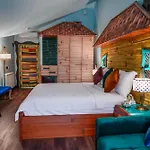 Tok Epik Hotel