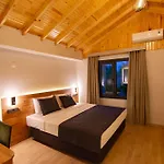 Green Palace Suite Hotel