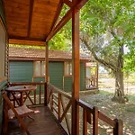Eden Bungalows And Beach