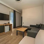 Sea Valley Lodge