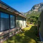 Sea Valley Lodge