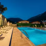 Karaoez Sapphire Bungalows