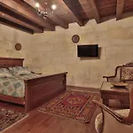 Shoestring Cave House