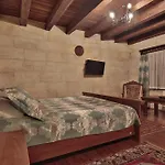 Shoestring Cave House