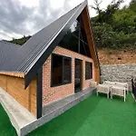 Hidden Garden Bungalow