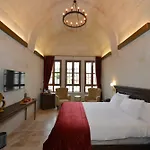 Evanthia Cave Suites
