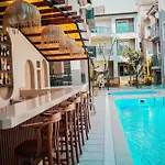 Han Apart Hotel Side