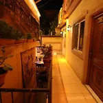 Lucky Luke Stone House