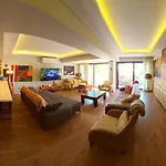 Elegant & Cozy Retreat Home, City Center Gem By The Seaside, Steps From The Tram