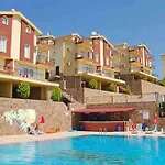 Deniz Manzarali, Havuzlu Ve Bahceli Triplex Villa