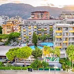 Senza Grand Santana Hotel